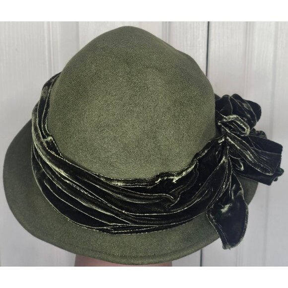 Olive Green Wool Felt Cloche Hat Velvet Band Rhinestone Brooch Vintage Church - Picture 4 of 9